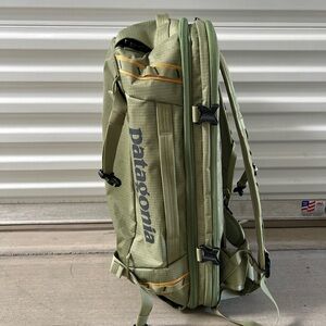 Patagonia MLC black hole 45L messenger bag